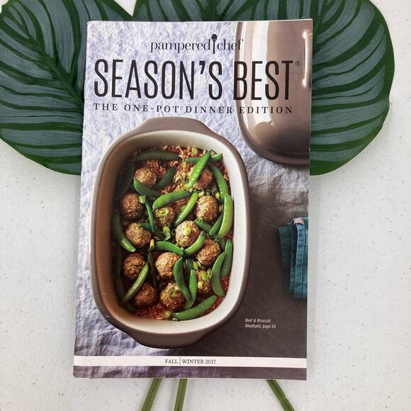 The Pampered Chef Fall Winter 2017 Season's Best One-Pot Dinner Recipe Cookbook - Picture 1 of 7
